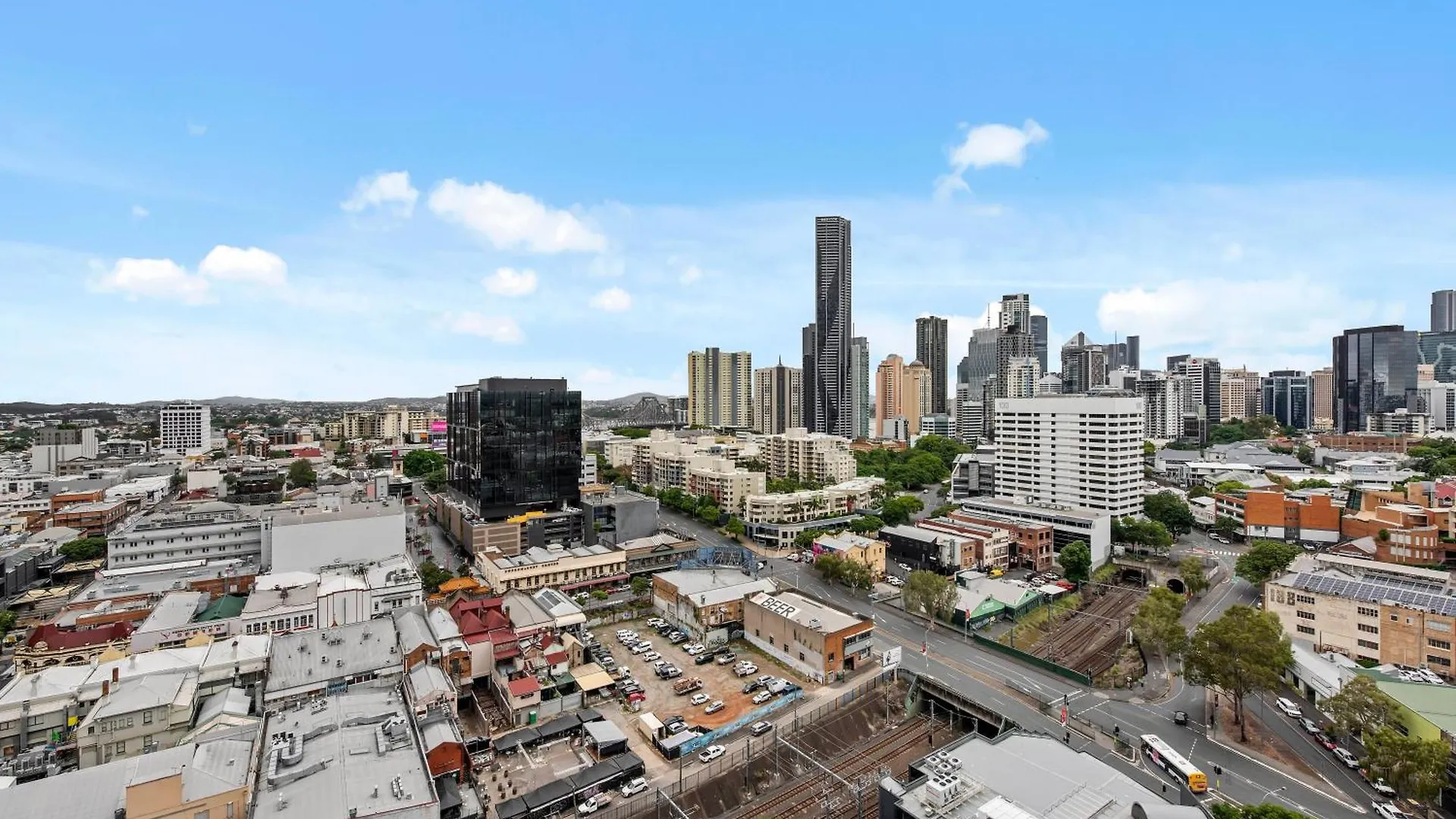 Stylish Valley Pad With City Views, Huge Gym & Park Brisbane Australia
