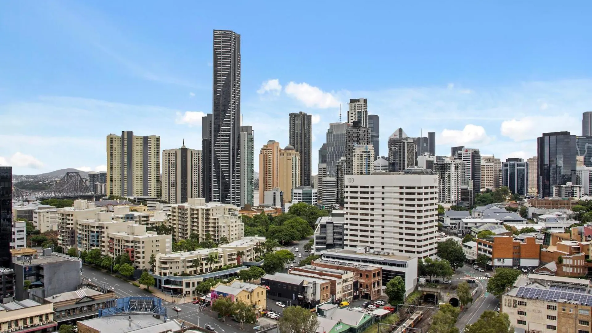 Apartment Stylish Valley Pad With City Views, Huge Gym & Park Brisbane