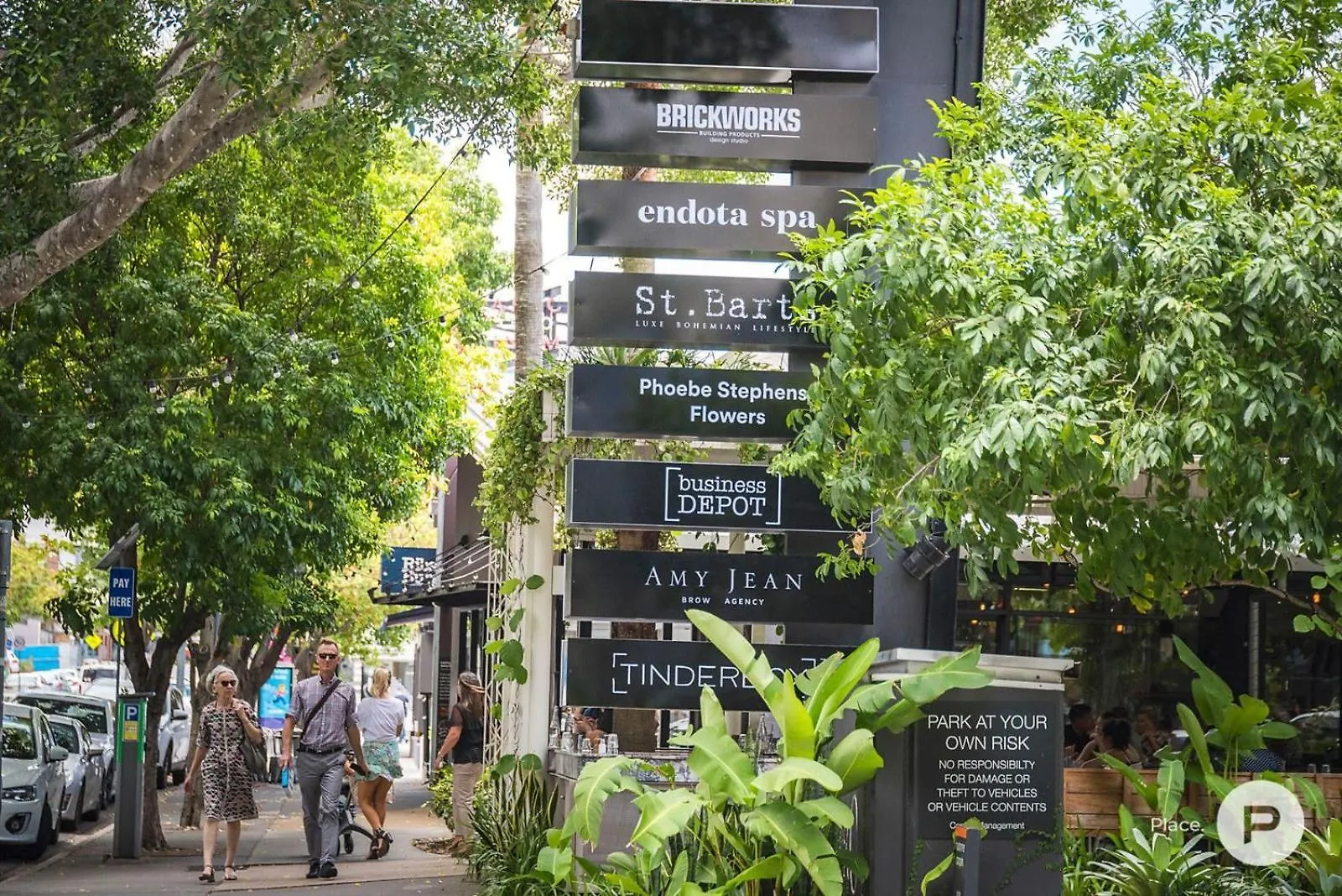 Stylish Valley Pad With City Views, Huge Gym & Park Brisbane Austrálie
