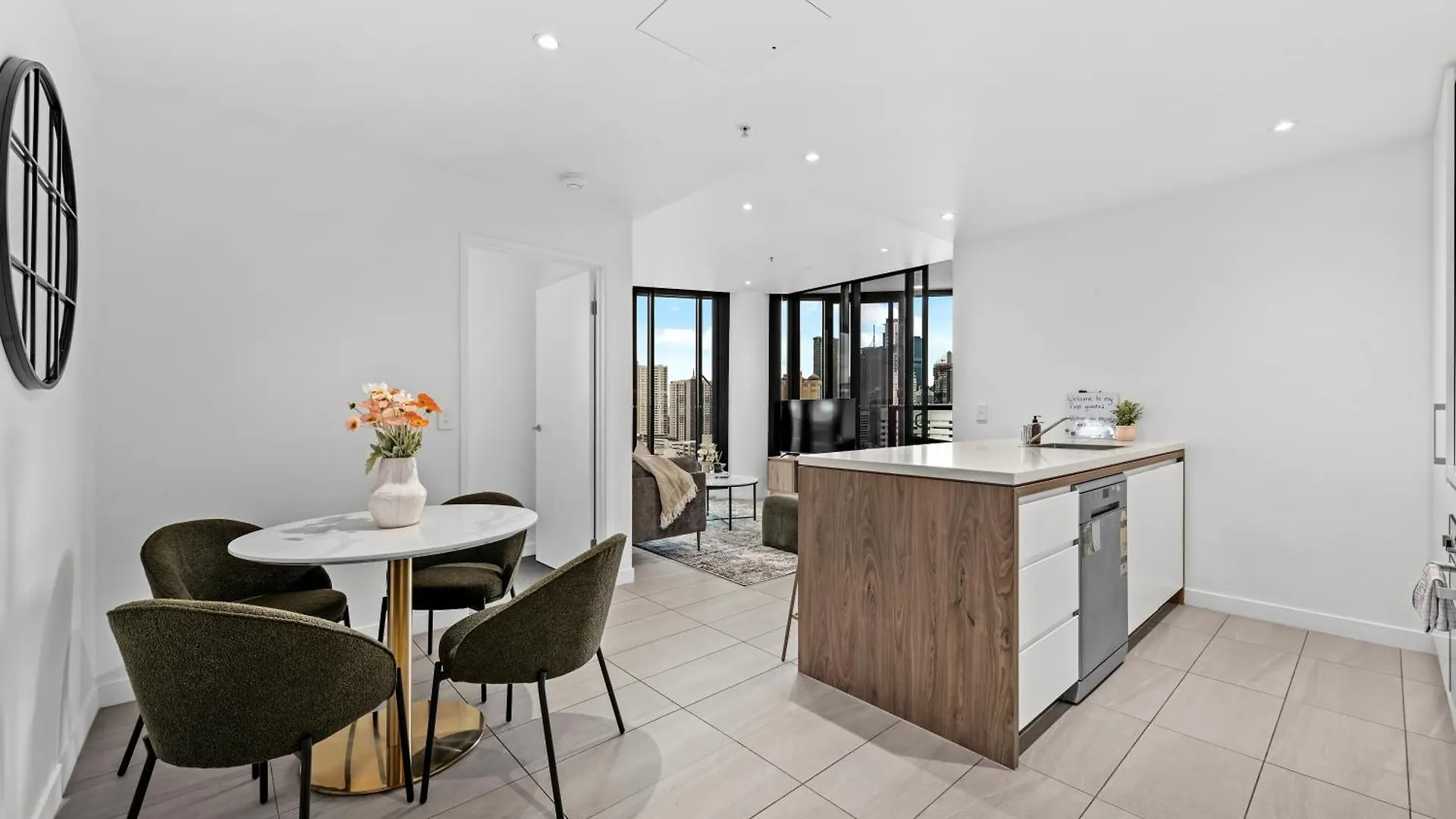 Stylish Valley Pad With City Views, Huge Gym & Park Brisbane
