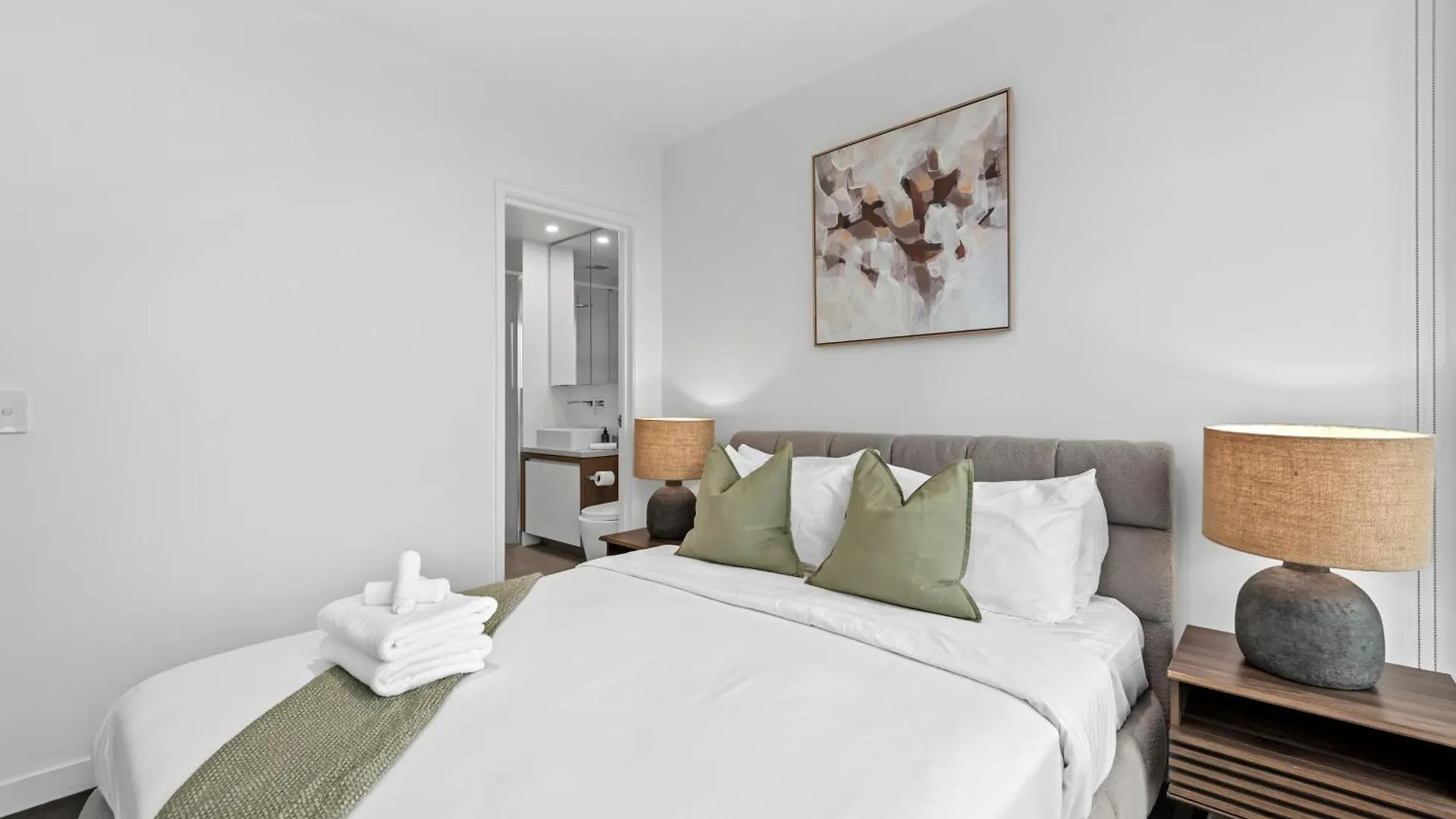Stylish Valley Pad With City Views, Huge Gym & Park Brisbane Apartmán