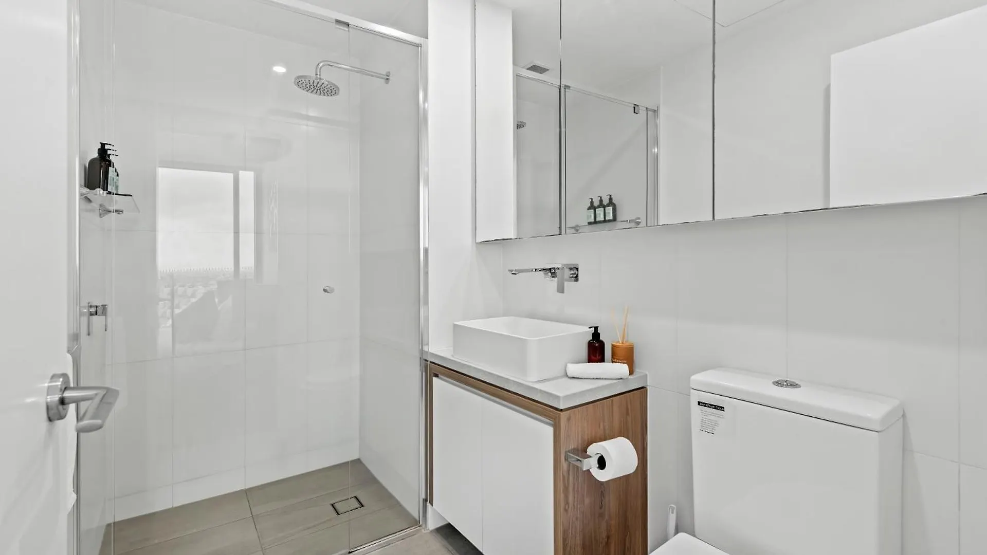 Stylish Valley Pad With City Views, Huge Gym & Park Brisbane Apartmán