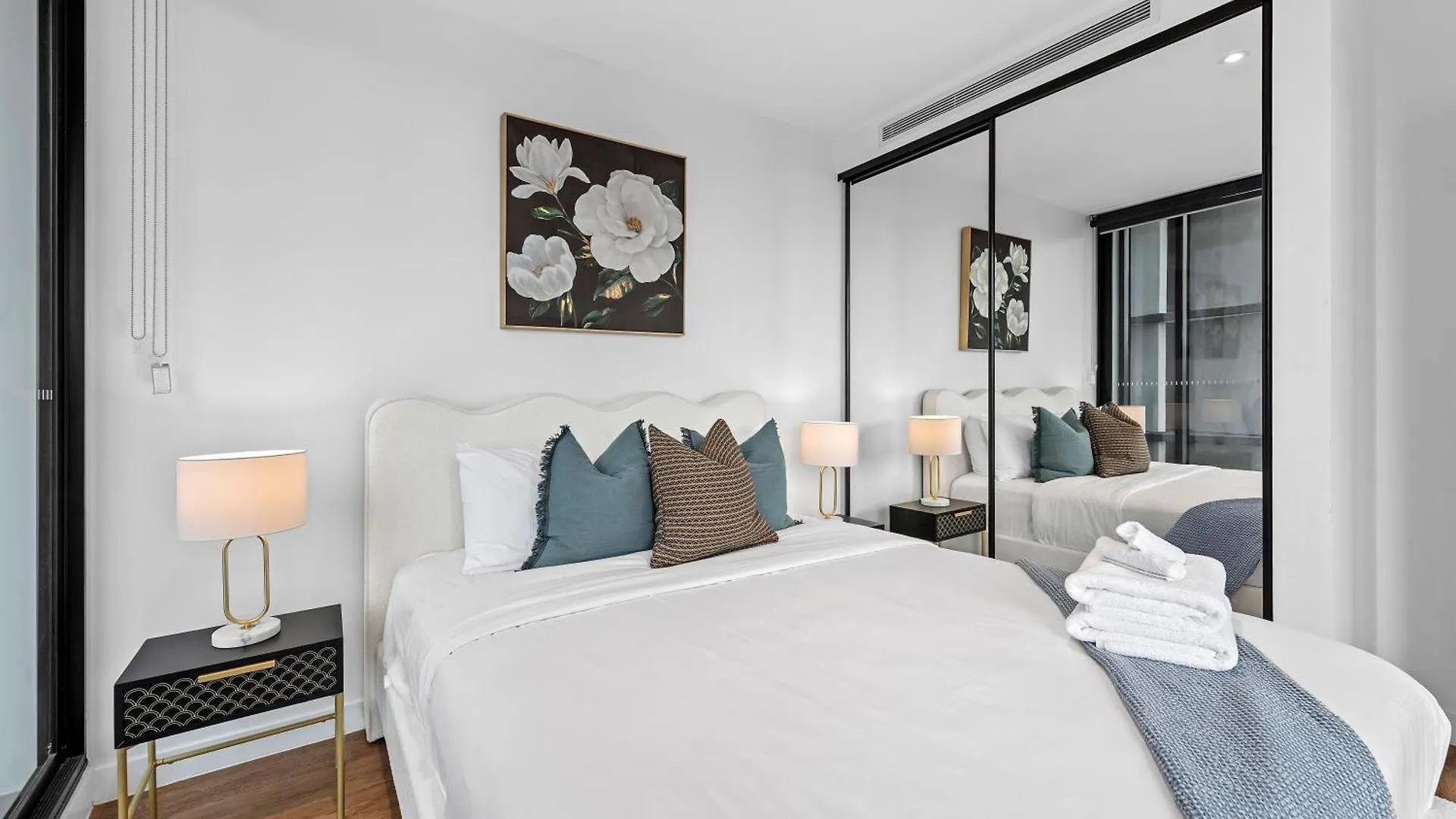 Stylish Valley Pad With City Views, Huge Gym & Park Brisbane